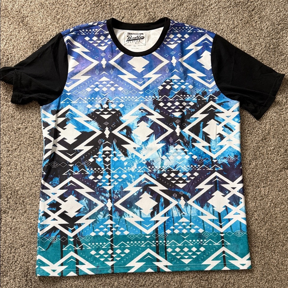 BROOKLYN CLOTH Blue Geometric Pattern T-Shirt. Xl. Like new